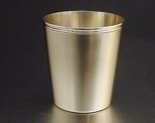 CHRISTOFLE GOBELET TIMBALE EN METAL ARGENTE VERS 1960