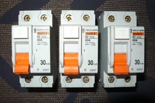 INTERRUPTEUR DIFFERENTIEL 63A 30mA, AC MERLIN GERIN 63AMPERE INTER. DIFF.  23247