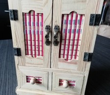 Petit meuble miniature de