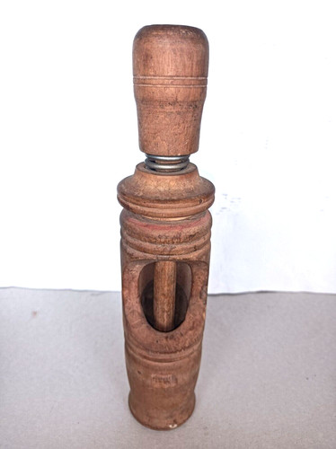 Ancienne bouchonneuse bois - ancienne,