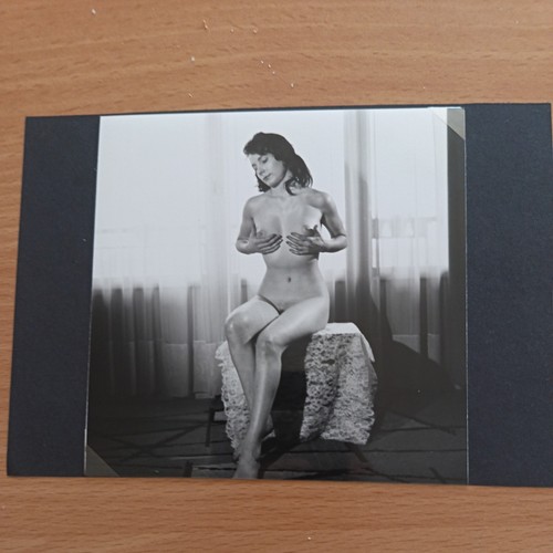 Artistique femme assise sur - assise,