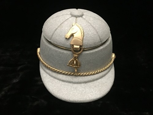 Coffret forme casquette - , cheval