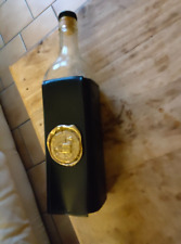 Bouteille pour Whisky habillée de cuir et médaille dorée vintage 70's