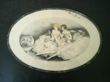 GRAVURE AQUATINTE ART DECO SIGNEE J DORVAL SOUS VERRE OVALE 2 ELEGANTES AQUARIUM