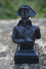 RE0403  FIGURINE STATUETTE