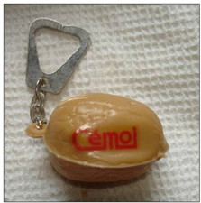 B5 / ancien PORTE CLES FIGURINE NOIX / CEMOI