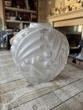 VASE EN VERRE SOUFFLE -MOULÉ Art DECO SIGNÉ  DEGUE