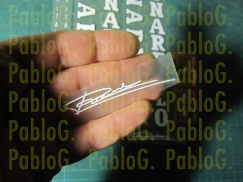 Autocollant autocollant