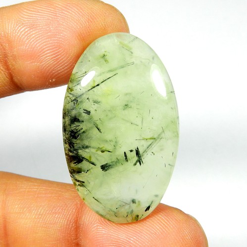 Cabochon rutilé vert naturel