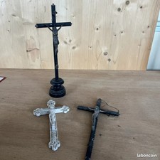 Lot De Crucifix Dont Un