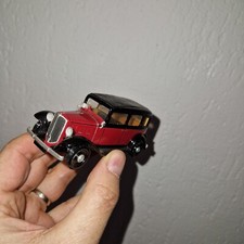 Renault Vivaquatre Taxi G7 1935 1/43 résine  pour  L’automobiliste par  ESDO