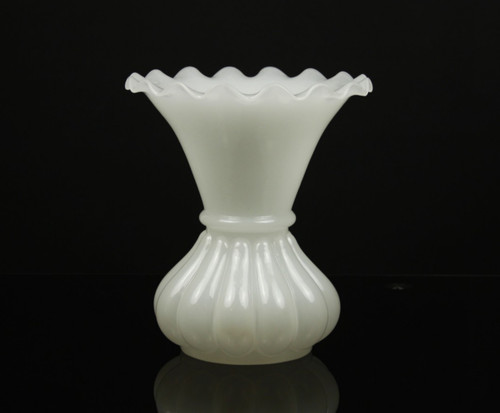 Vase opaline blanche