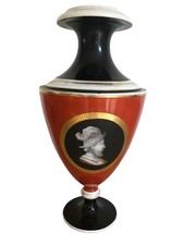 Vase en porcelaine de Paris - Décors de portrait d'homme en profil - signé "S.W"