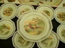 TRES BEAU SERVICE EN PORCELAINE DE BAVIERE 12 ASSIETTES A DESSERT AJOUREES +PLAT