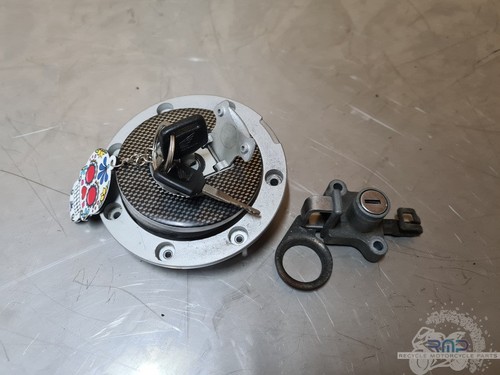 Trappe carburant avec - a,