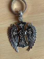 Collier pendentif gothique croix, ailes d’ange & rose - métal argenté