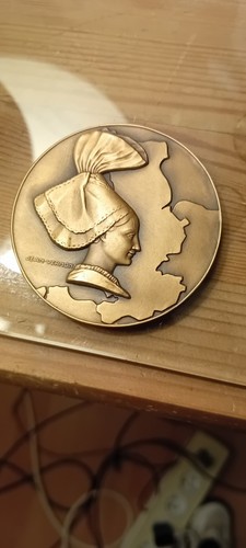 Médaille costume coiffe - costume,