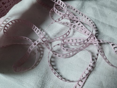 Dentelle ancienne rose jour