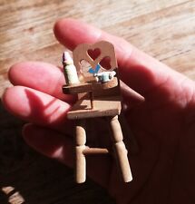 Chaise haute bébé miniature hochet et biberon Vintage pour maison de poupée