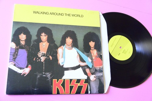 Kiss walking around the world - kiss,