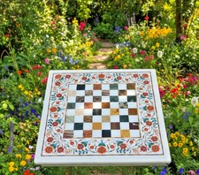 Jeu d'échecs en marbre blanc