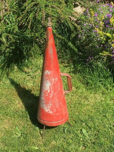 Ancien extincteur conique