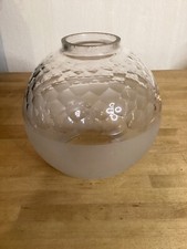 Globe Original Facetté Et Sablé Diamètre 17 Cm Hauteur 11 Cm En Verre Pièce