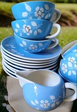 9 Tasses Anciennes & 1