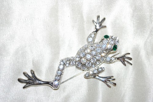 Crystal leaping frog pin - leaping, lily