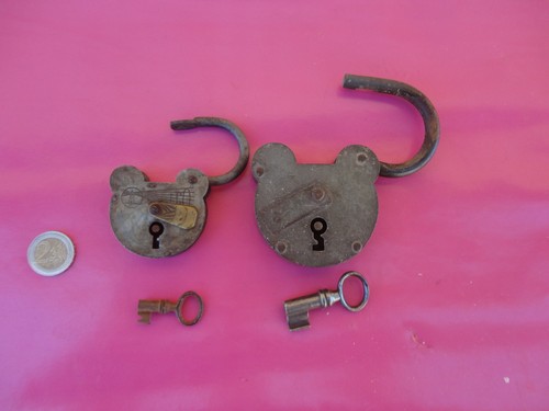Ancien cadenas avec leur - ancien,