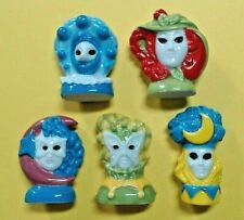 * 1 LOT DE 5 FEVES  FÊTES