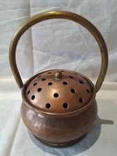 Ancien Pique Fleurs Ou Diffuseur A Encens En Cuivre Martelé Ht 20 cm D 15 cm