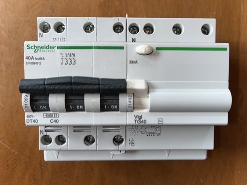 Disjoncteur differentiel 4pole - disjoncteur,