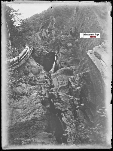 Pyrénées cascade plaque - cascade,,