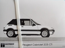 Photo presse PEUGEOT 205