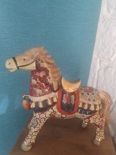 Cheval ancien en céramique  très  décoré