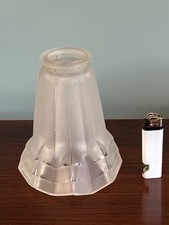 Tulipe en verre moulé pressé