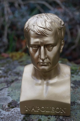 Re0274 figurine - or, v