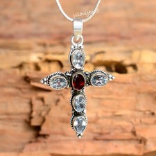 Pendentif femme croix en