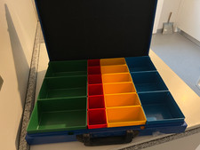 Boîte de rangement de vis en métal avec 18  compartiments plastiques .