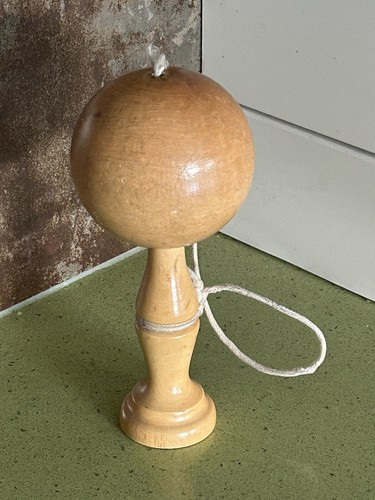 Ancien bilboquet bois clair - bilboquet,