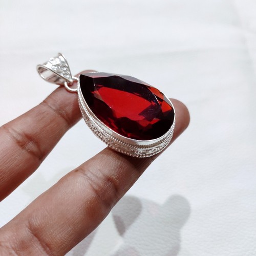 Beau pendentif pierre