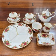 Ancien service de tasse à