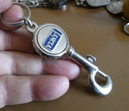 Ancien porte clé automobile - porte,