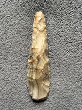 Grande lame en silex taillé