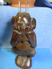TRICOTIN en bois représente un singe de la sagesse (je ne vois rien)