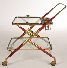 Cesare LACCA (1929) pour CASSINA : Petite desserte en bois, verre et laiton