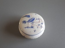 boite en porcelaine "vieux moustier" 