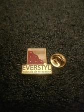 Pin's Arthus-Bertrand Paris Everstyl Fauteuils De Relaxation - Badge Pins Pin 43