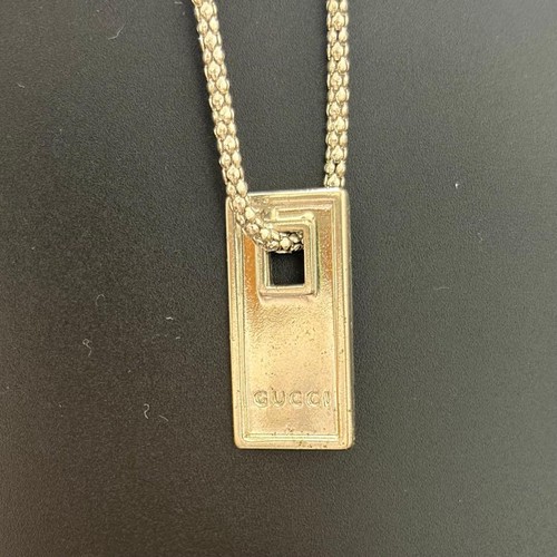 Collier plaque logo gucci - logo,